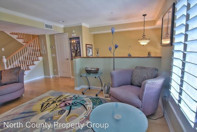 Building Photo - 3 br, 2.5 bath House - 4005 Bluff View Way