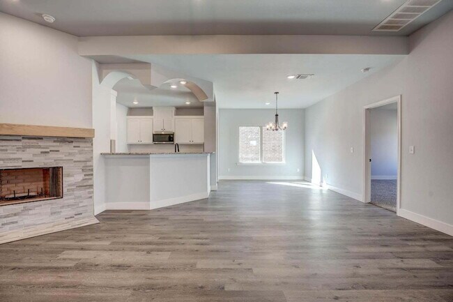 Foto del edificio - Pristine 3/2/2 in Frenship ISD, All Applia...