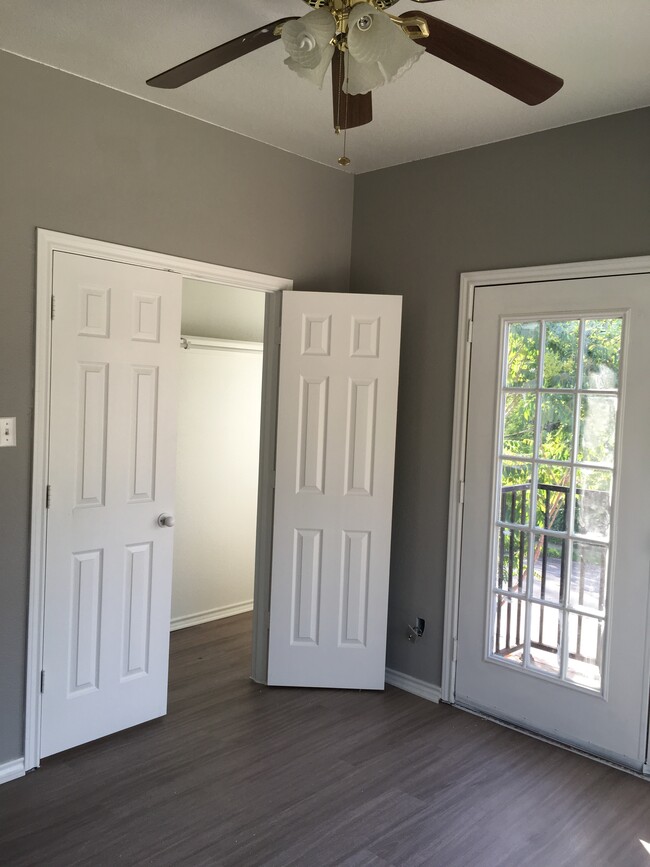Foto del edificio - 5318 Lindsley Ave