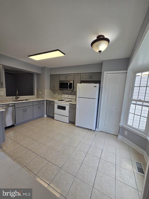 Building Photo - 14006 Betsy Ross Ln