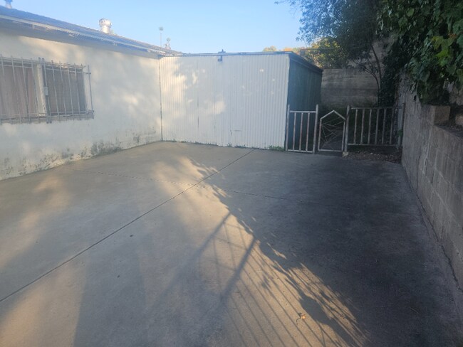 Foto del edificio - 10110 Ramona Dr