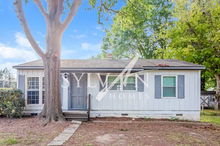 Primary Photo - The living is easy in this 3 bedroom, 1 ba...