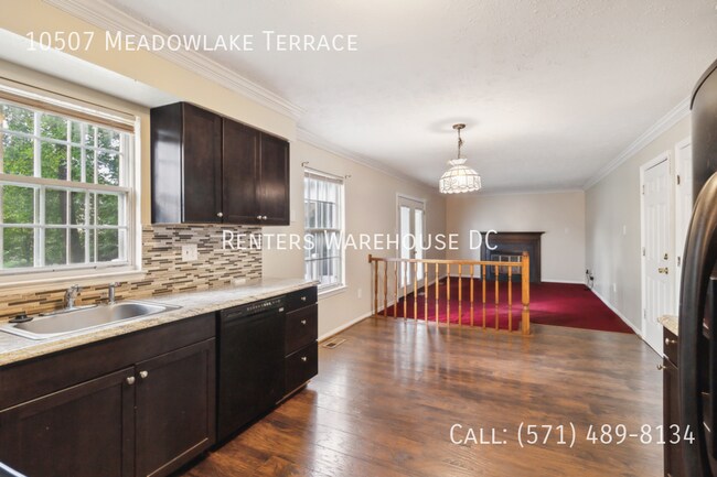 Foto del edificio - Stunning and spacious 4Bd 2 full,and 2 hal...