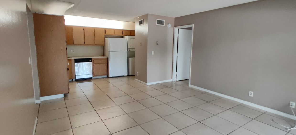 Primary Photo - 203 Foxtail Dr