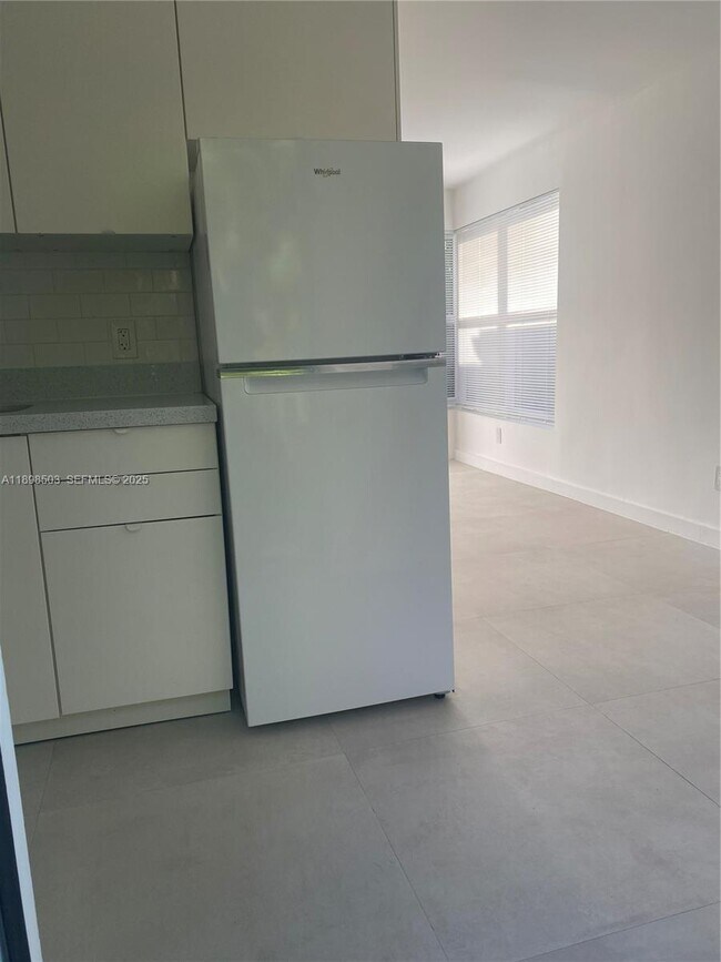 Building Photo - 2011 NE 167th St