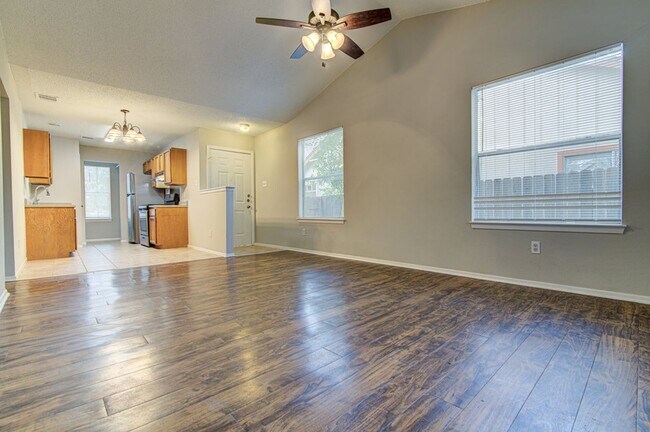 Foto del edificio - 8116 West Gate Blvd