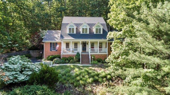 Foto del edificio - Five Bedroom Home