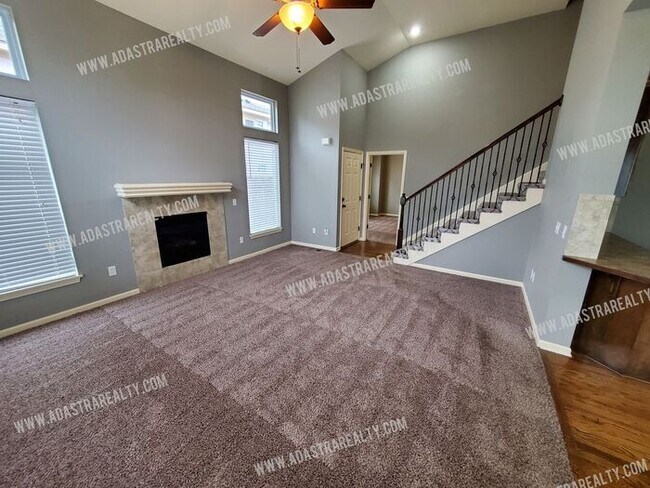 Foto del edificio - Beautiful and Spacious Olathe Townhome-Available in APRIL!!!