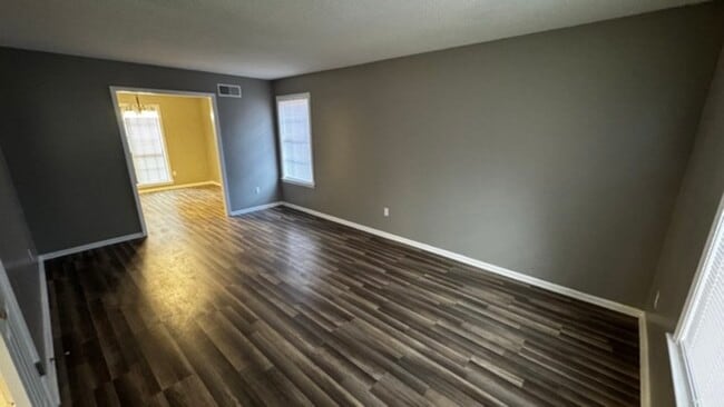 Building Photo - 2501 Tarbet Dr