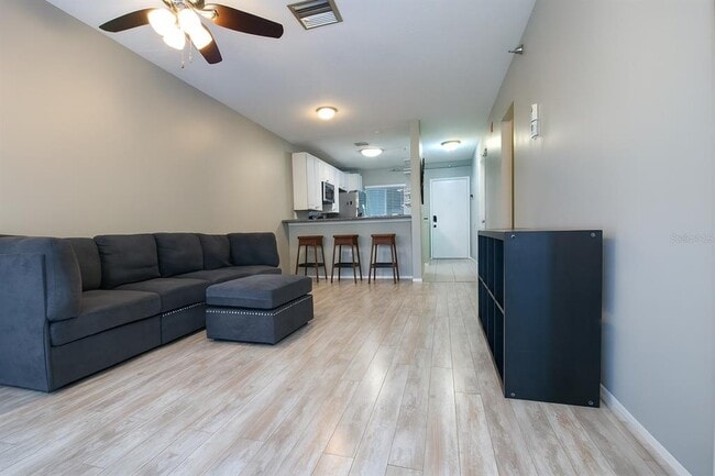 Building Photo - 2124 N Tamiami Trl