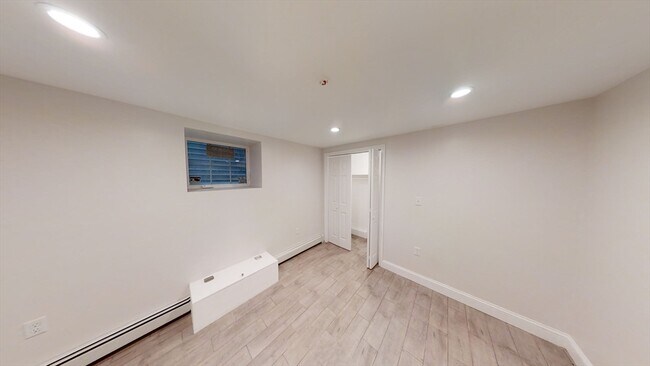 Building Photo - 130 Putnam St