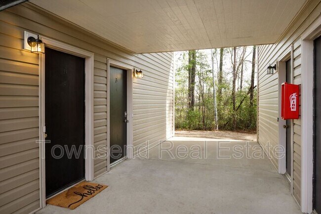 Building Photo - 5849 Century Oaks Dr