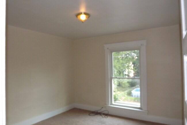 Building Photo - 2 Bedroom Double in Dayton ready for move in!