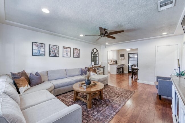 Foto del edificio - 3054 E Brown Ave