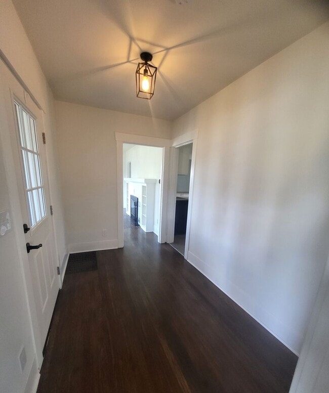 Foto del edificio - Khara, J - 1208 #B