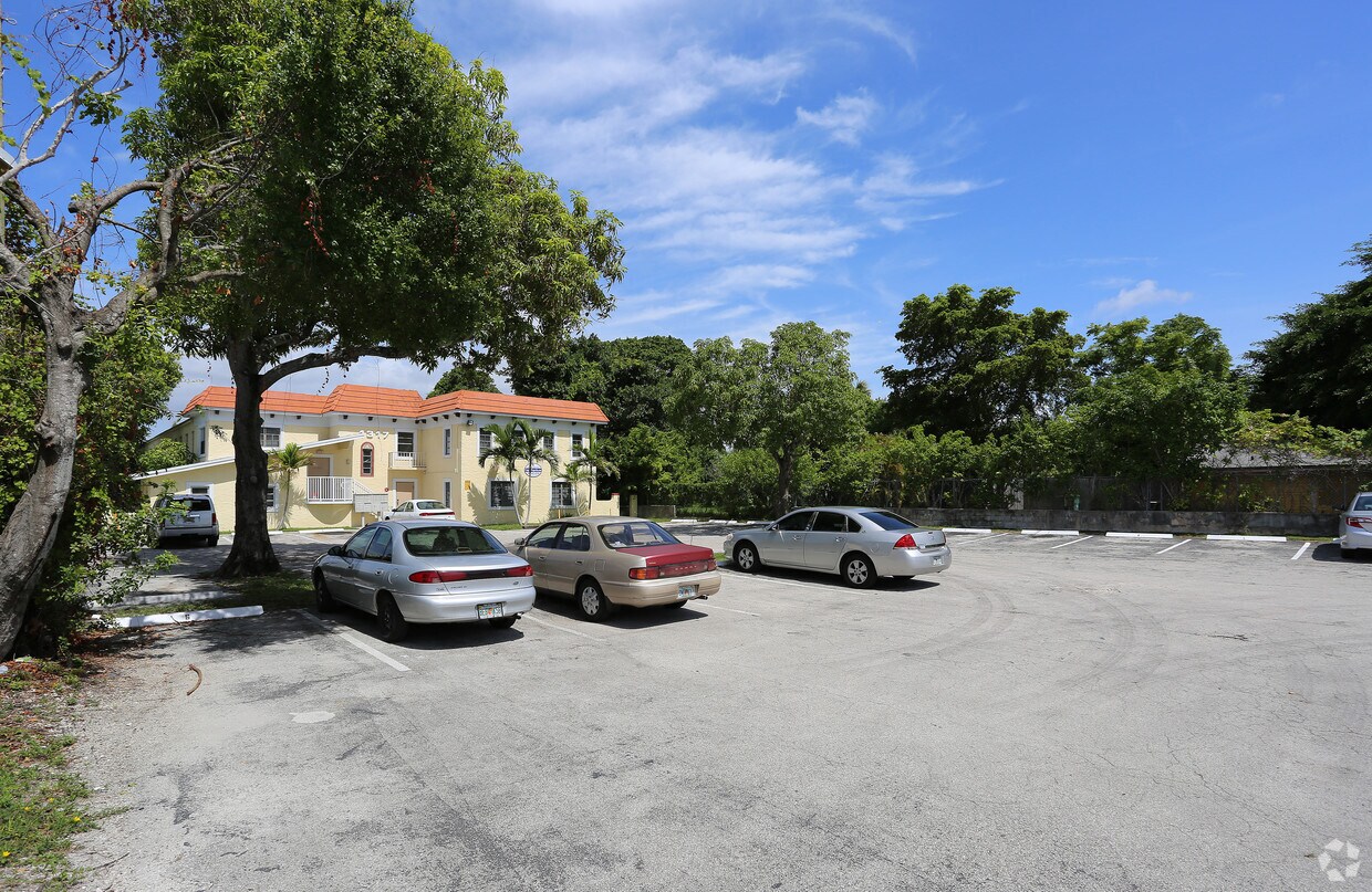 Building Photo - 1317 N Dixie Hwy