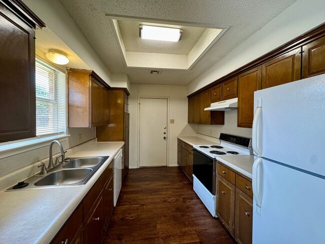 Building Photo - Duplex