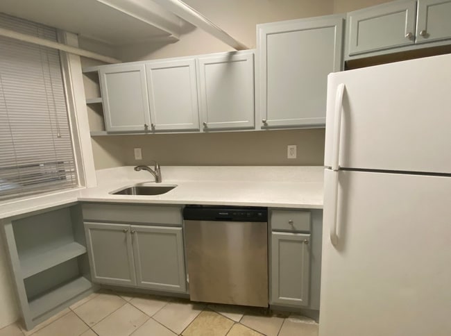 Nice Appliances Including Dishwasher - 2639 W Ainslie St