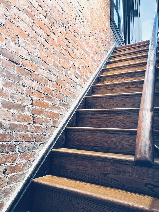 Building Photo - 306 N 6th St