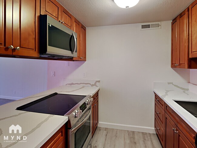 Foto del edificio - 7047 Greenback Ln