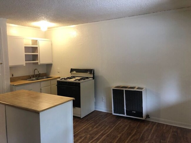 Building Photo - Mountain Home - 1 Bedroom and 1 Bathroom P...
