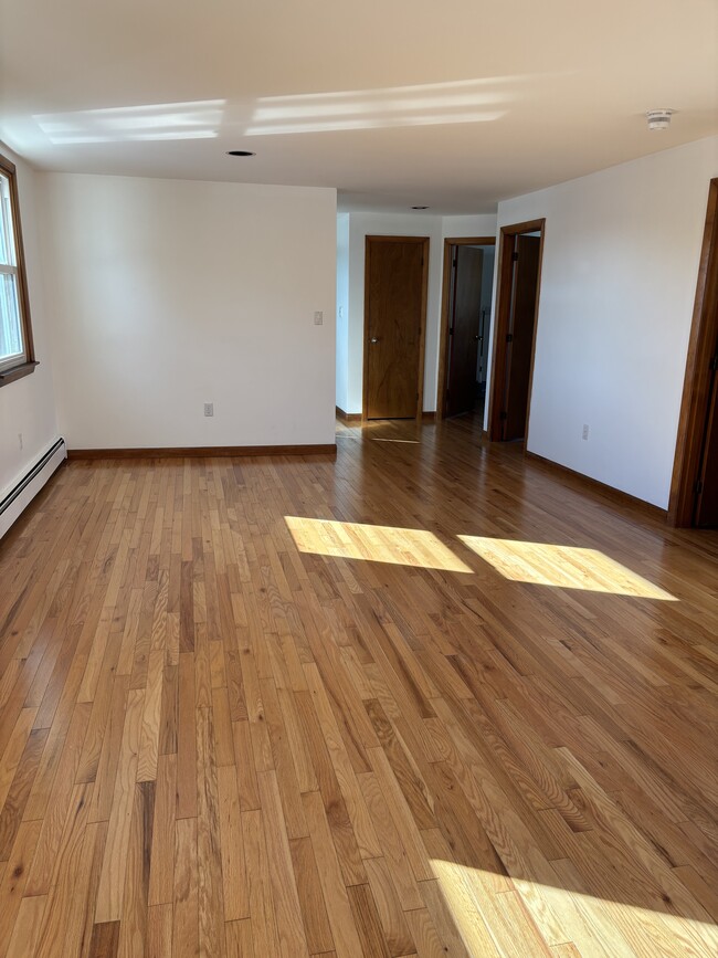 Living/Dining Room - 20 Cass St