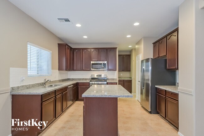 Building Photo - 12841 N Fox Hollow Dr