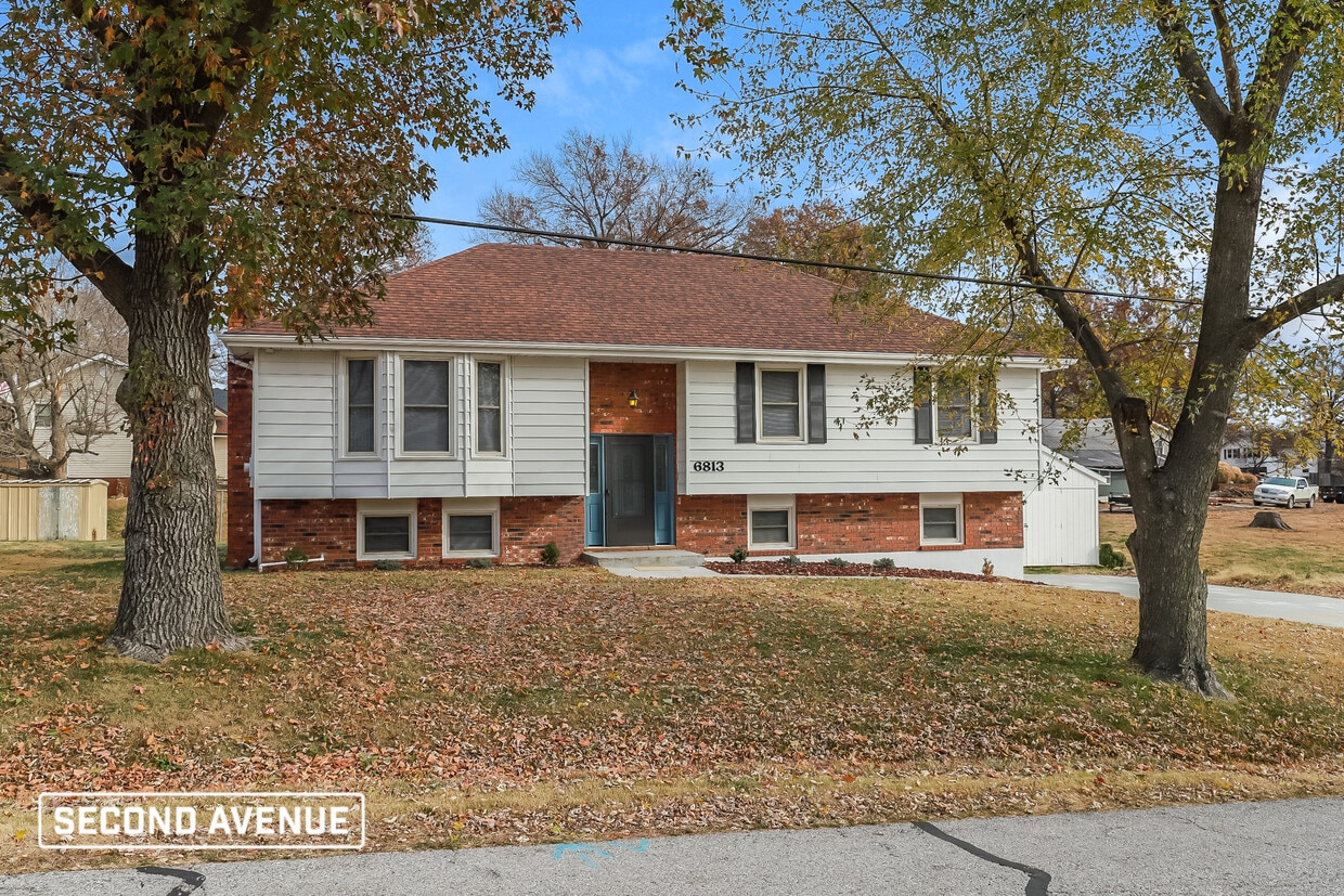 6813 N Brookside Rd, Pleasant Valley, MO 64068 House Rental in