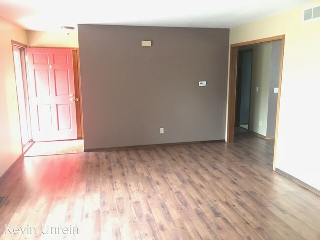 Building Photo - 4 br, 2 bath House - 3303 N Brookdale Rd