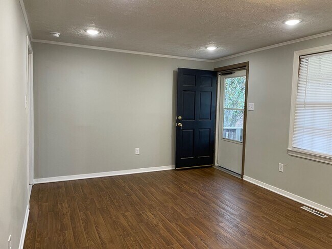 Foto del edificio - 3 BED, 1 BATH BRICK HOME LOCATED IN TROY