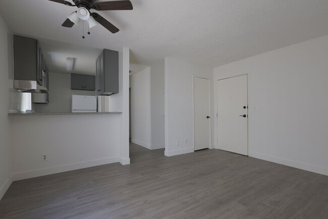 Building Photo - 943 Elden Ave