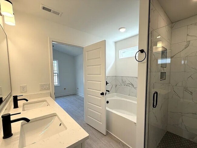 Foto del edificio - 3 BEDROOM NEW CONSTRUCTION HOME