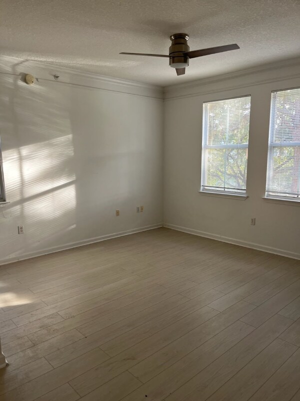 Foto del edificio - 2042 Alta Meadows Ln