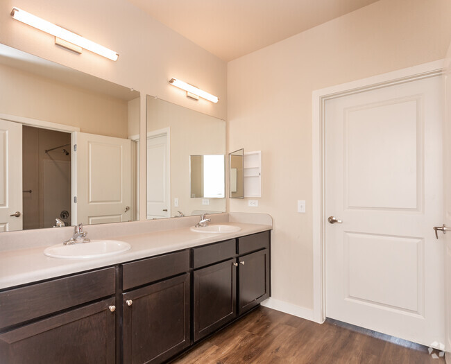 4BR, 2BA - 1433SF Bathroom - The Stella