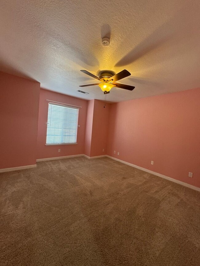 Building Photo - 3 Bed, 3 Bath Country Home with Pool