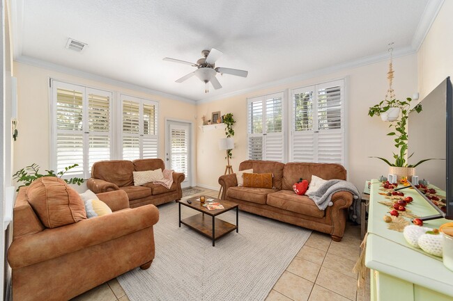 Building Photo - Campus View 1257 #109