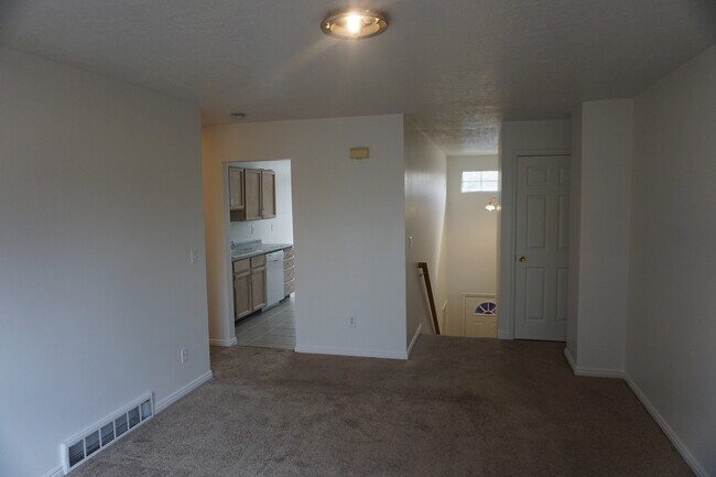 Building Photo - Centrally Located 3 Bedroom Midvale Home
