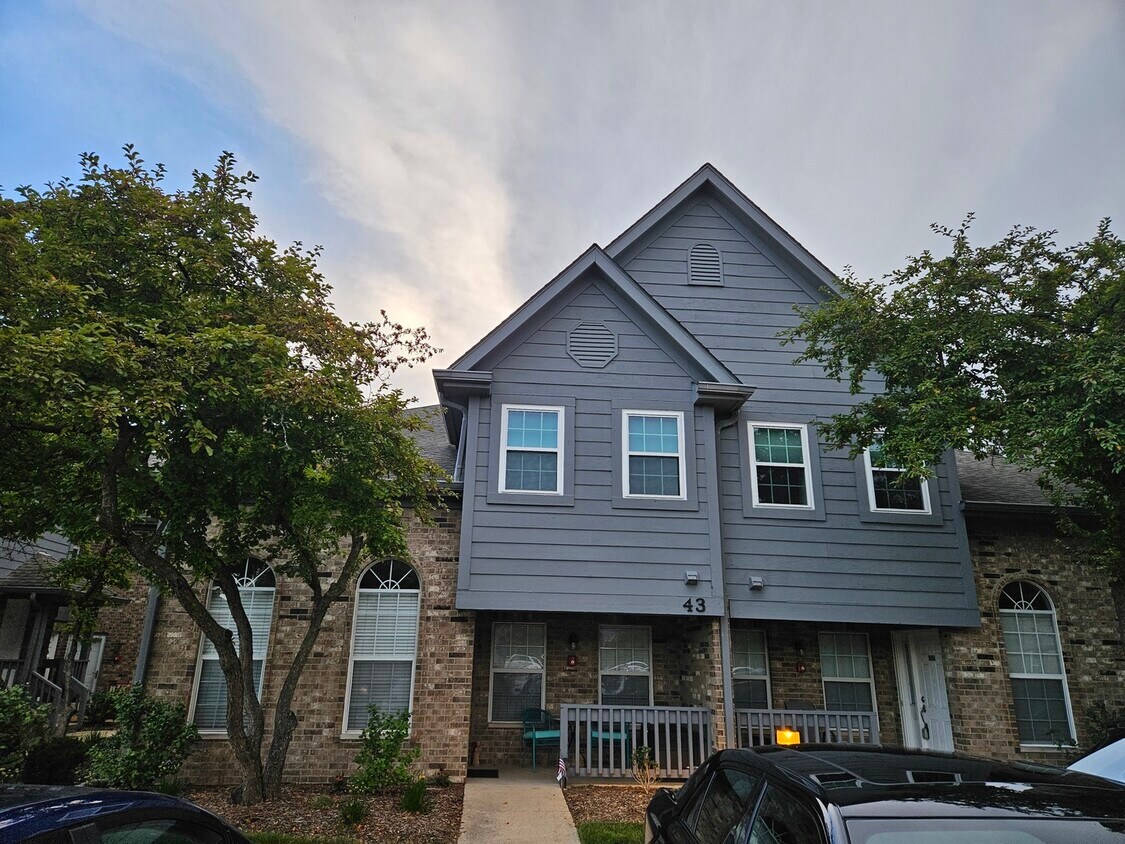 43 Foxcroft Rd Unit 43127, Naperville, IL 60565 Condo for Rent in