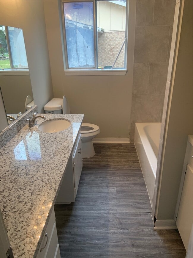 Building Photo - 308 Circle Dr