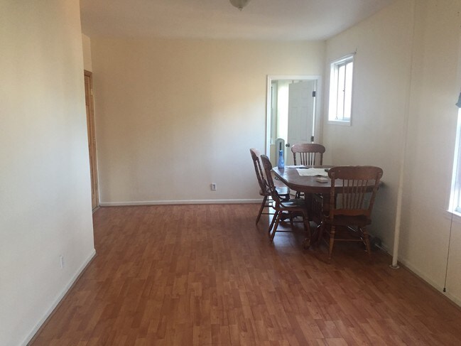 Building Photo - Amazing 3 Bedroom in Middle Village