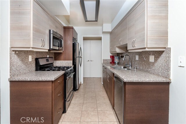 Foto del edificio - 6342 Morse Ave