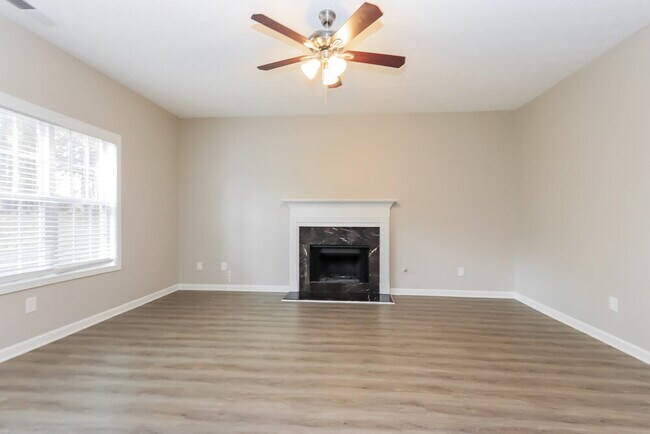 Foto del edificio - 230 Warm Springs Trail