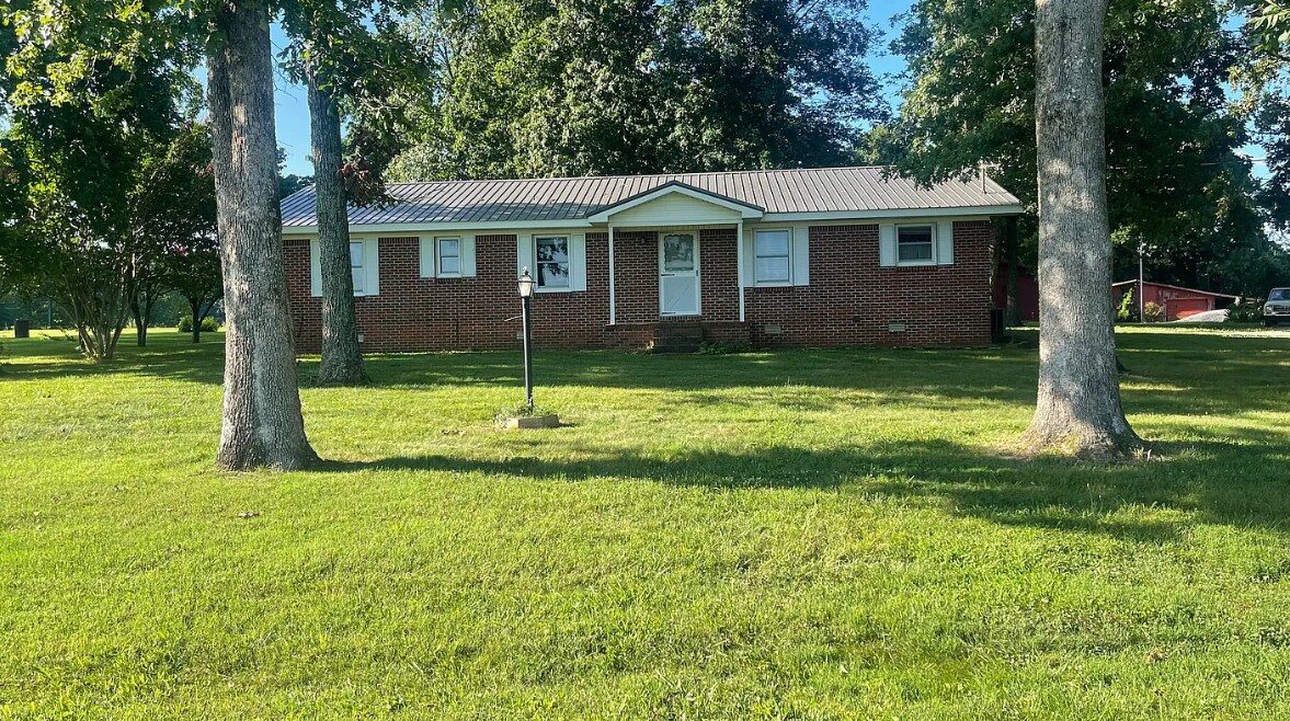 Foto principal - 46 Tri Cities Farm Rd
