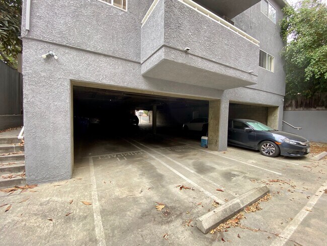 Building Photo - 3646 Dunn Dr