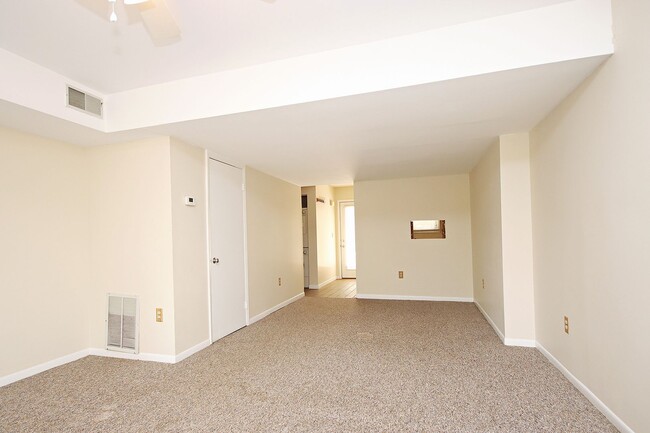 Building Photo - Proximity The UVA Corner & Main Grounds (L...