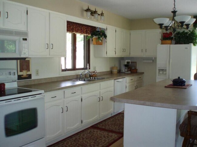 Foto del edificio - 12876 Maple Lake Dr SE