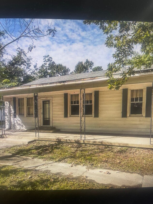Primary Photo - 1126 S Court St