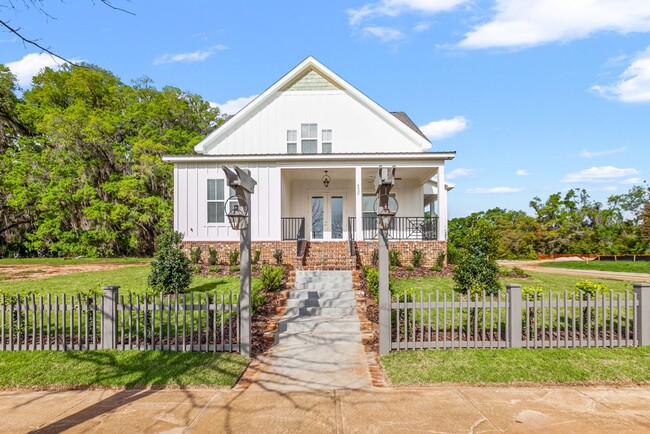 Building Photo - Great Southwood Home