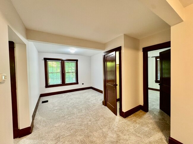 Foto del edificio - 2506 Green Bay Rd