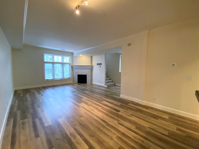 Foto del edificio - 125 W Village Ln